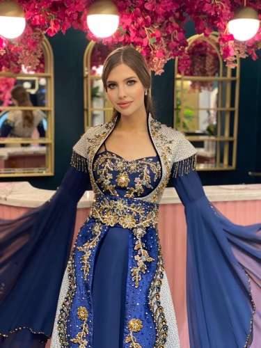 Helen Lacivert Bindallı